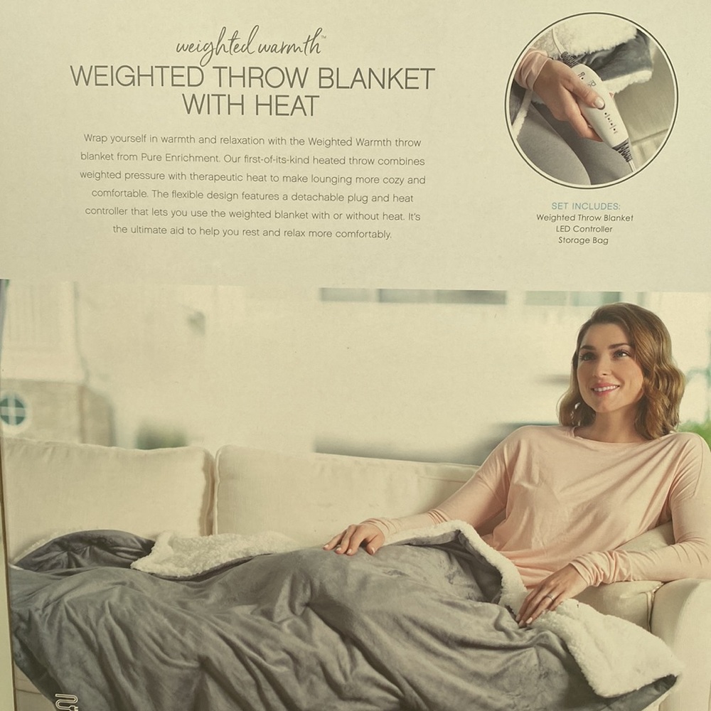 Weighted throw blanket with heat